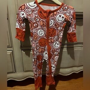 EUC LITTLE SLEEPIES GROOVY PAJAMAS NEWBORN